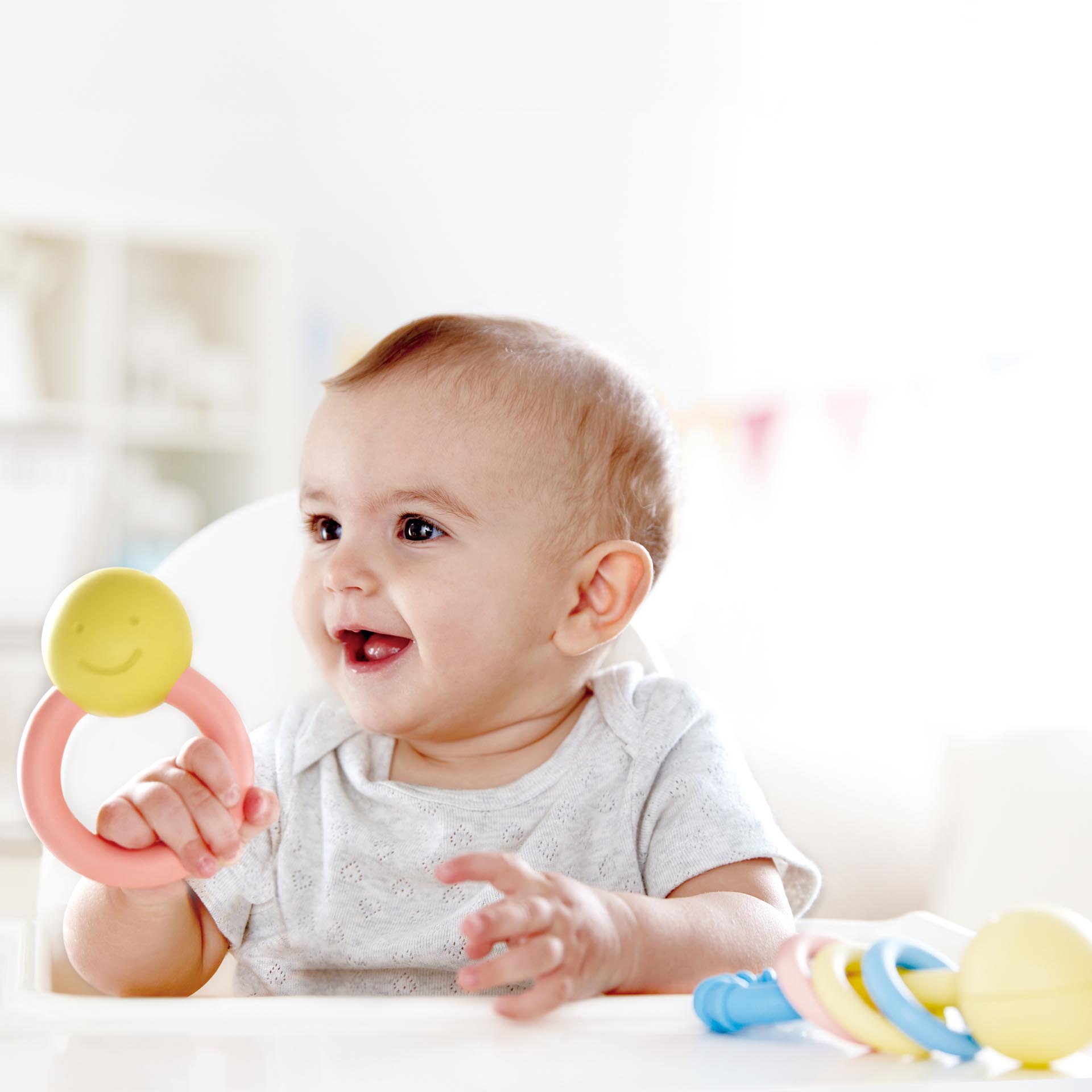 Hape Hochet Boomerang Bois ABS – Dès La Naissance, Clochette Roulante, Éveil Préhension Et Couleurs, Jouet Non Toxique