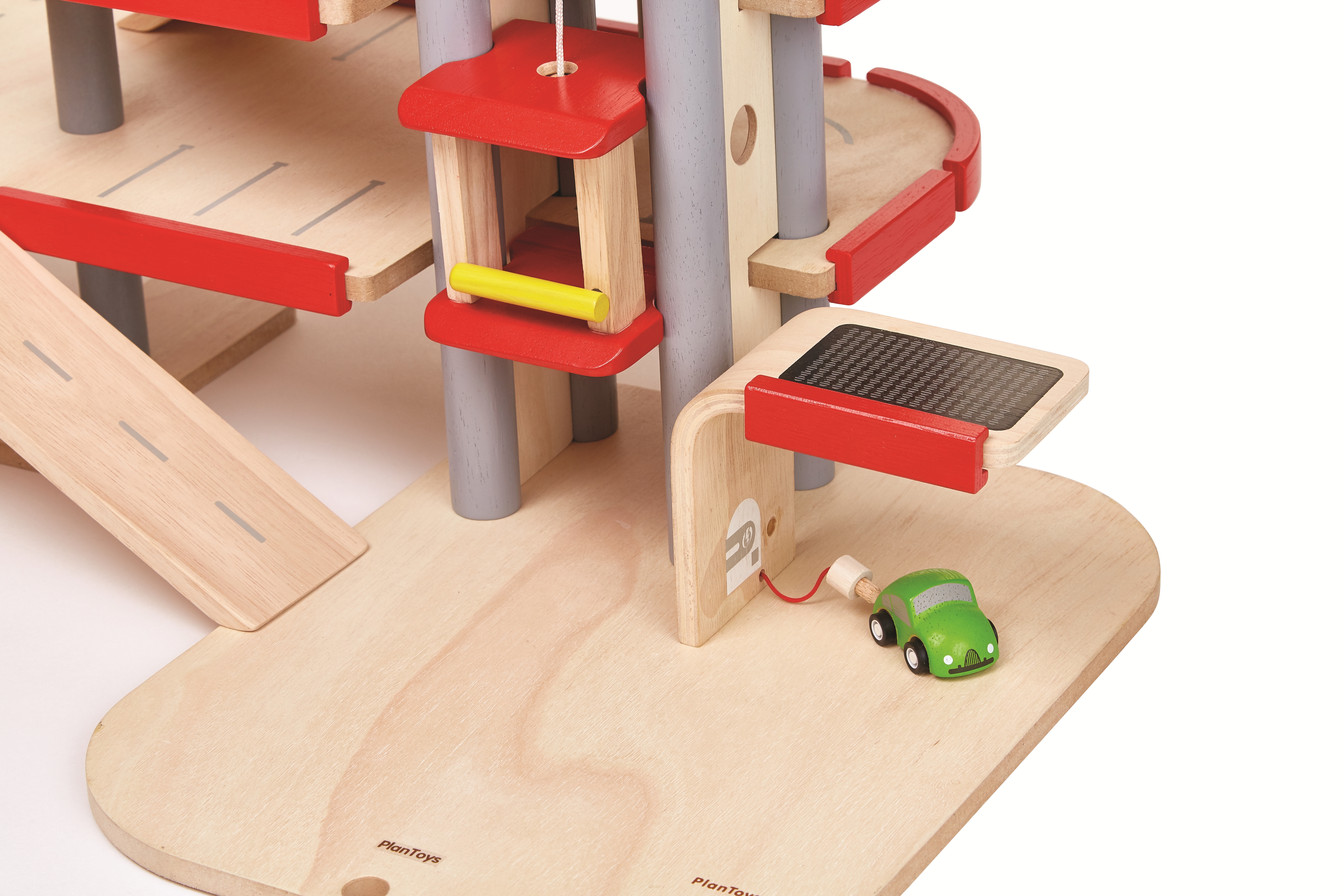 Parking garage Plan Toys pour chambre enfant - Les Enfants du Design
