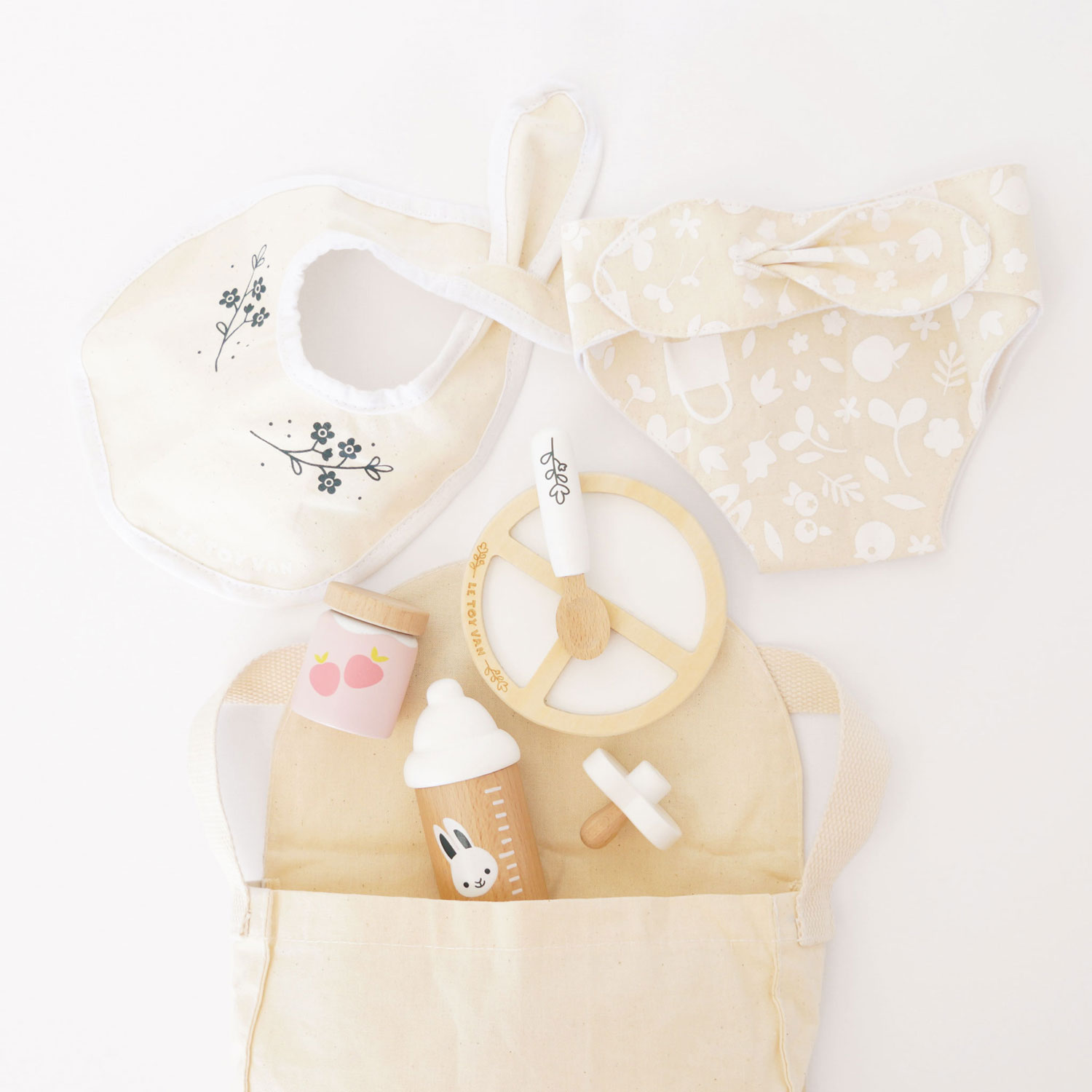 Marina & Pau Poupée bébé fille avec vêtements de poupée, différente
