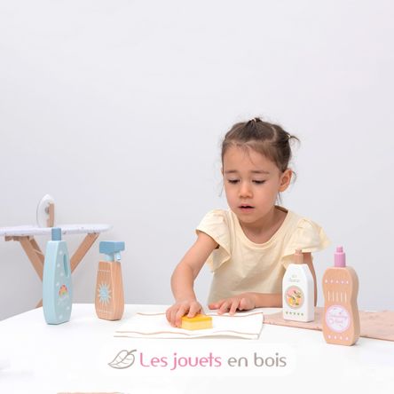 Set de produits ménagers en bois NCT18370 New Classic Toys 6