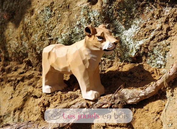 Figurine Lionne en bois WU-40462 Wudimals 4