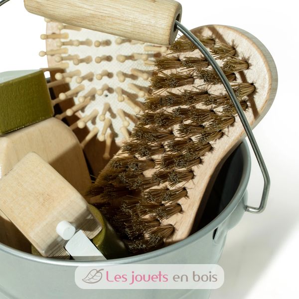 Kit toilettage cheval : outils essentiels pour soins équins